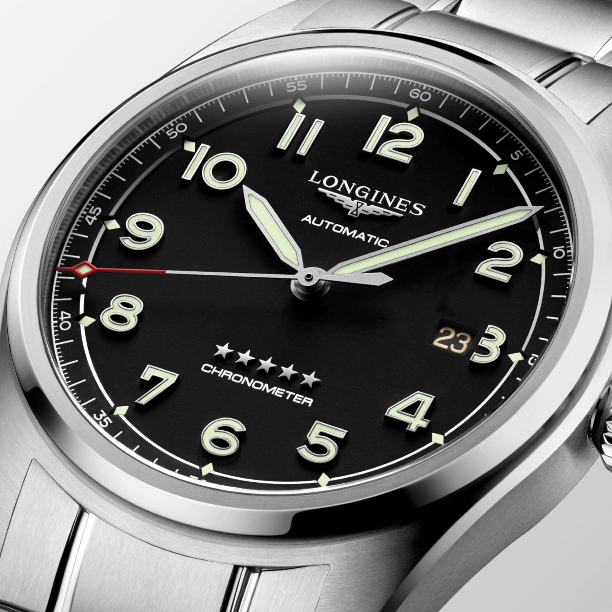 Longines L38114539 мужские часы застежка крупным планом